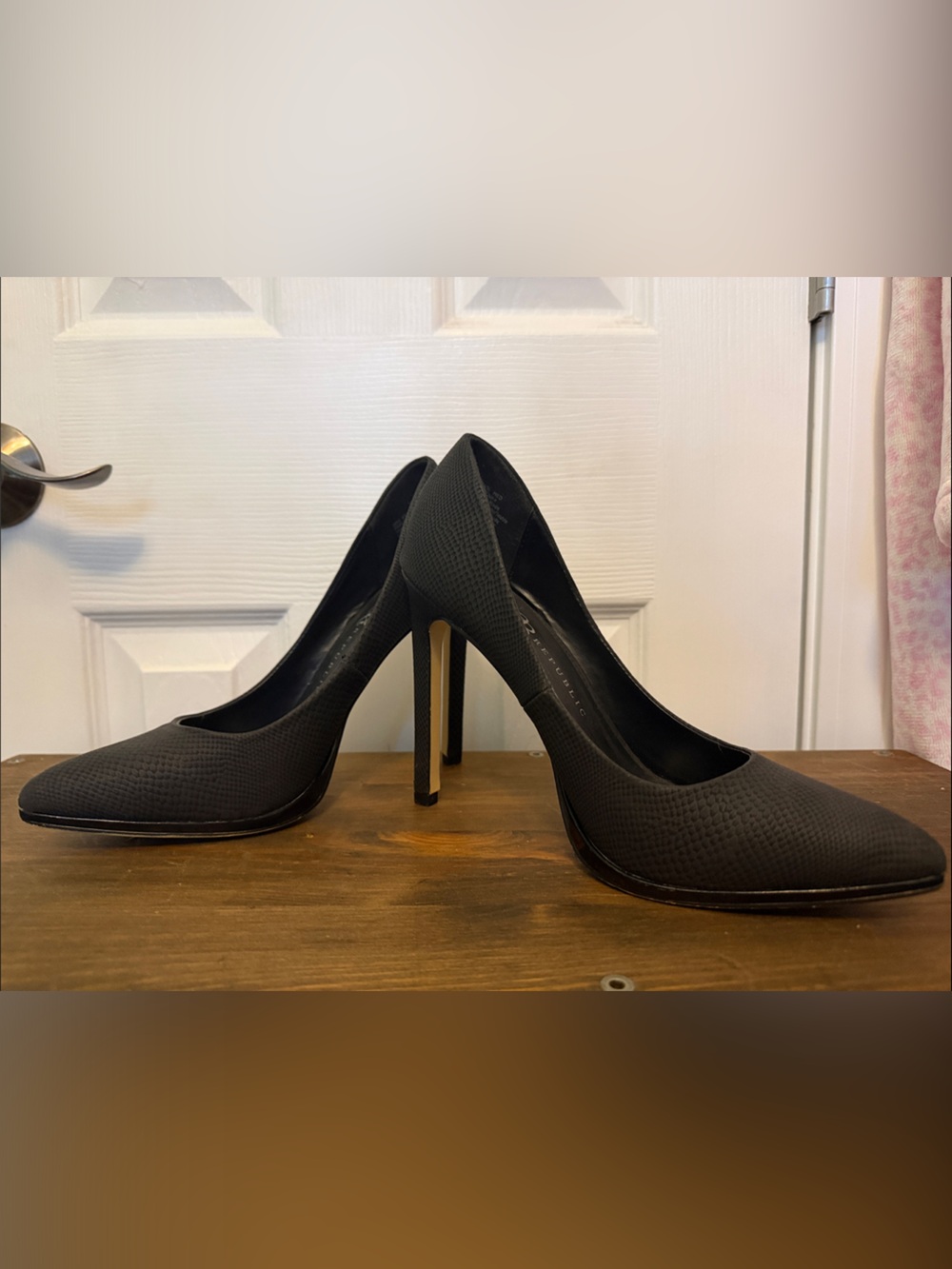Rock & Republic Black Textured Pointed Toe Stiletto Heels